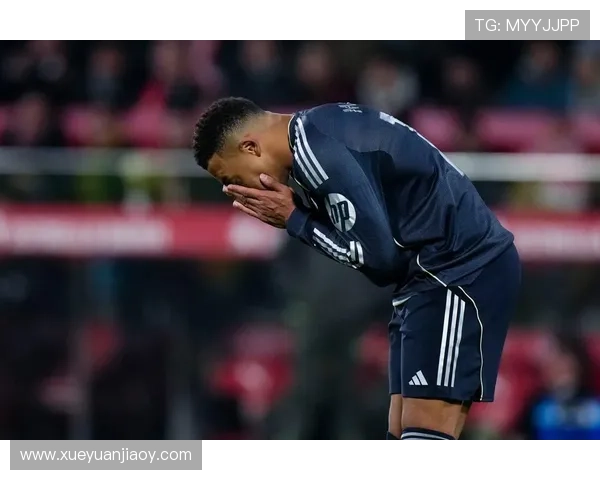 齐沃前往伯纳乌观看NFL新圣西罗未来也将举办类似盛事